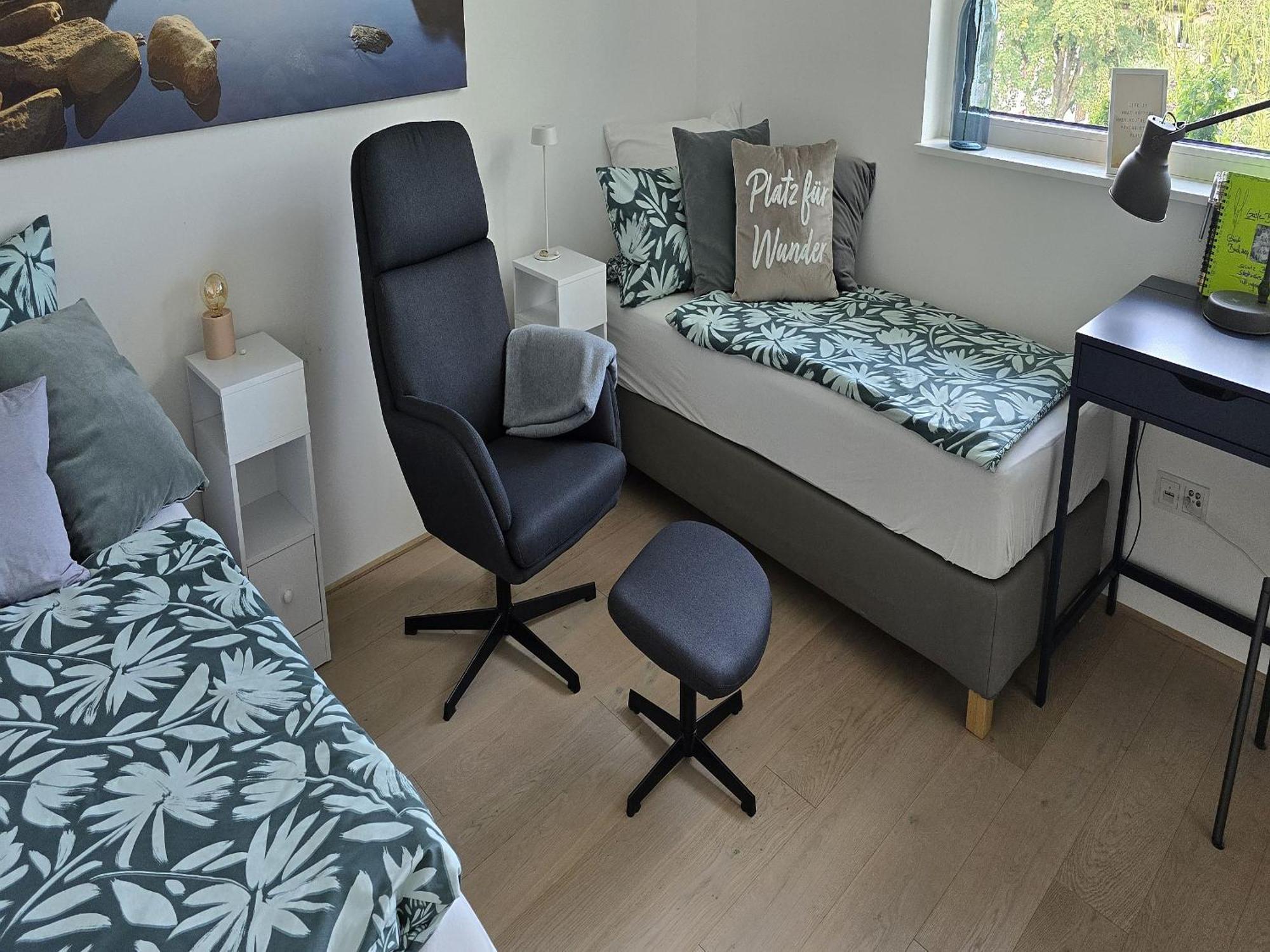 Stadtnahes Gaestezimmer Im Penthouse Bei Esi テュービンゲン エクステリア 写真