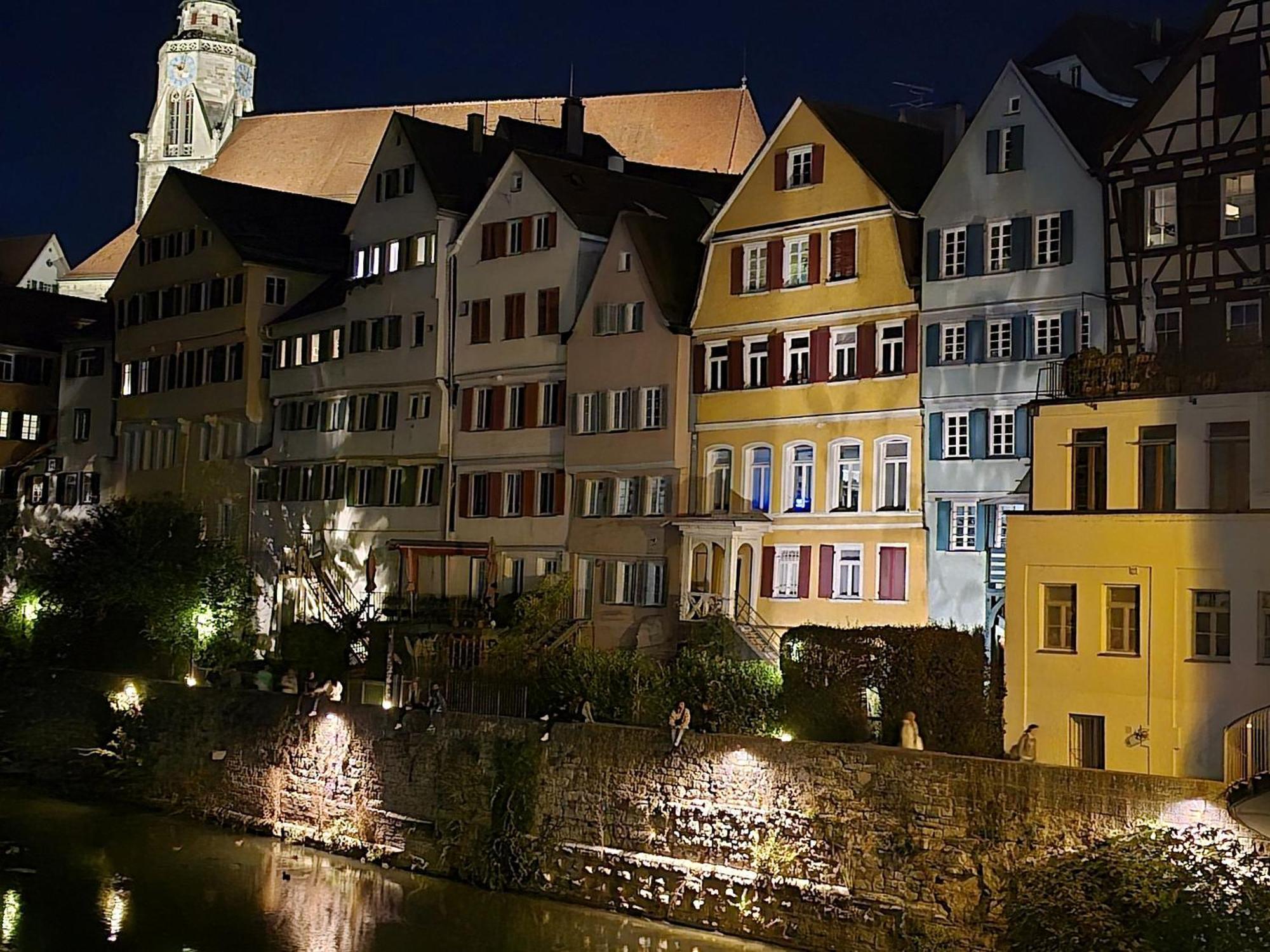 Stadtnahes Gaestezimmer Im Penthouse Bei Esi テュービンゲン エクステリア 写真