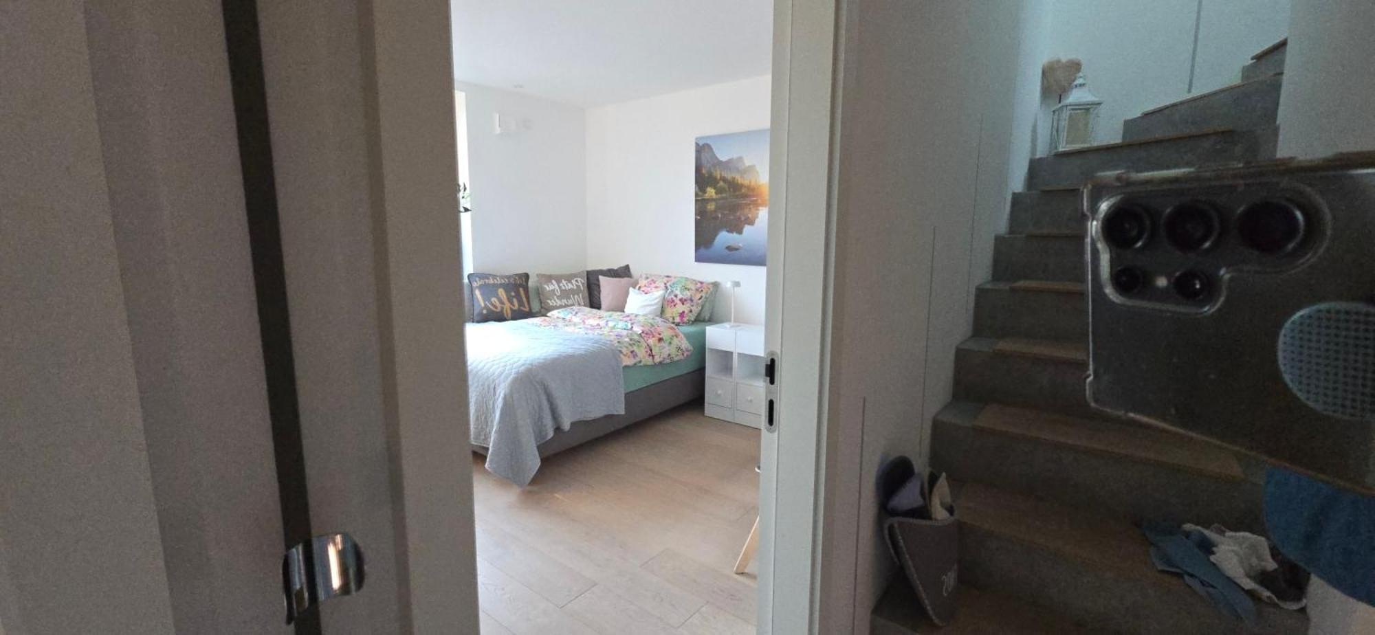 Stadtnahes Gaestezimmer Im Penthouse Bei Esi テュービンゲン エクステリア 写真
